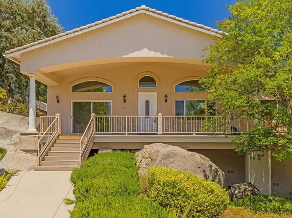 15511 Calistoga Dr, Ramona, CA 92065