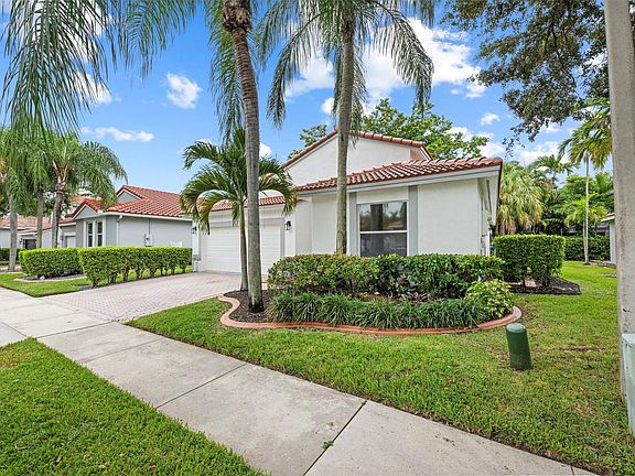 4th image of 1615 E Encino Circle