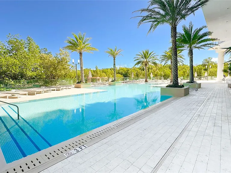 16385 Biscayne Blvd #404 — Photo 30