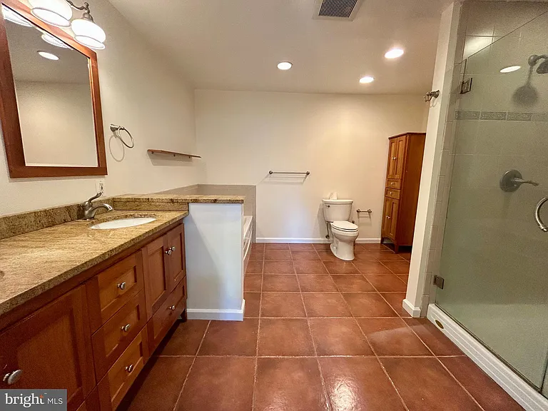5916 Dorchester Way — Photo 13