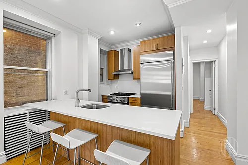 26 E 63rd St #2C Photo 1