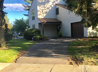 4 Overton Rd, Hightstown, NJ 08520