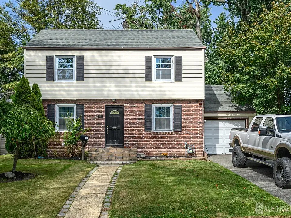 212 Echo Ave