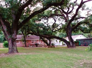 215 Oak Cluster Dr, Columbus, TX 78934