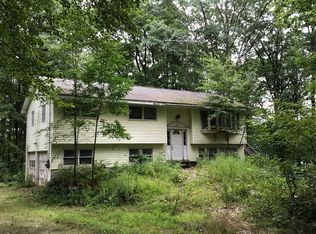 564 W Pelham Rd, Amherst, MA 01002