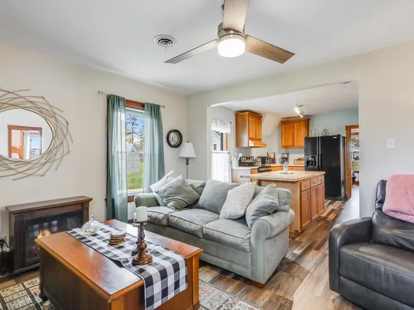 211 E Main STREET, Mishicot, WI 54228