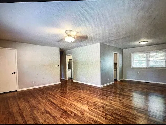 2203 W Admiral Ave — Photo 4