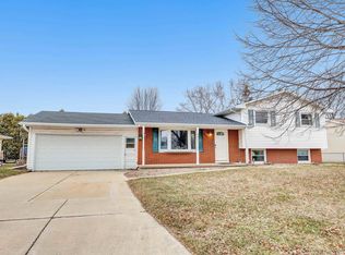 1122 Valley View Rd, Ashwaubenon, WI 54304