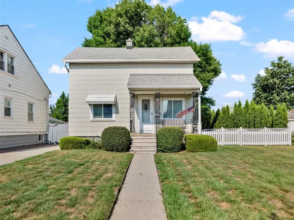 5451 Kenilworth St, Dearborn, MI 48126