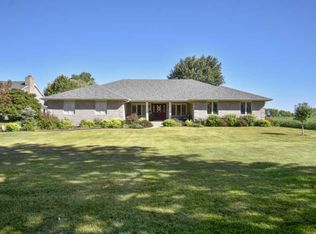 208 Lone Beech Rd, Monticello, IL 61856