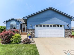 611 S Columbia St, Harrisburg, SD 57032