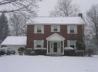 10 Brighton Pl, Huntington, NY 11743