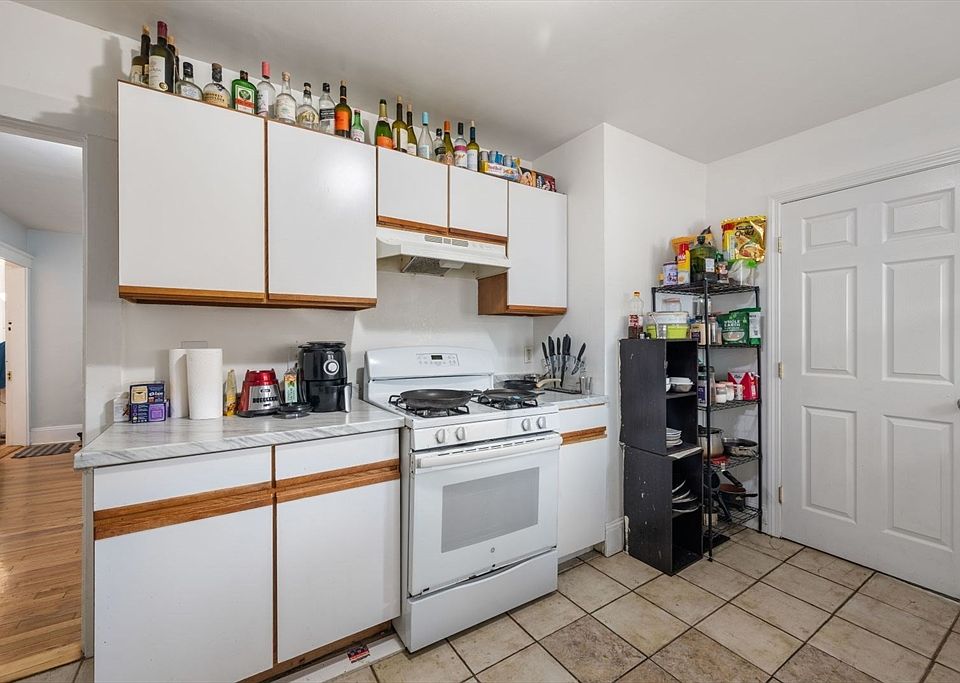 1st image of 18 Claymoss Rd #1