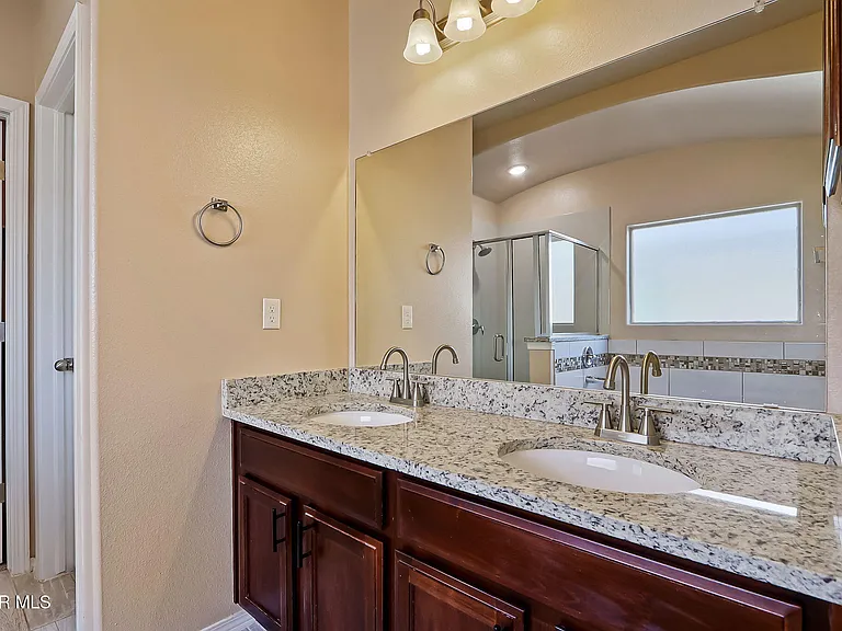 3921 Desert Dunes Dr — Photo 25