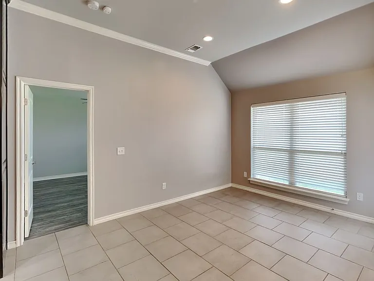 8208 NW 158th St — Photo 10