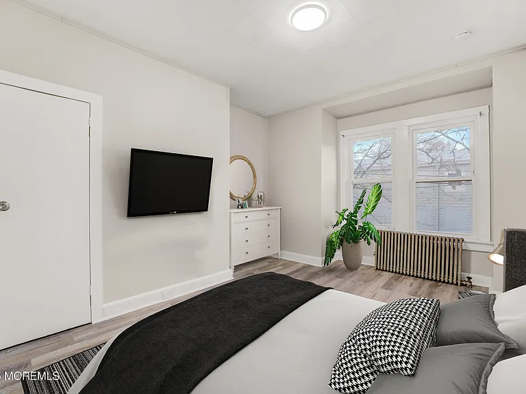 81 Holmes St — Photo 12