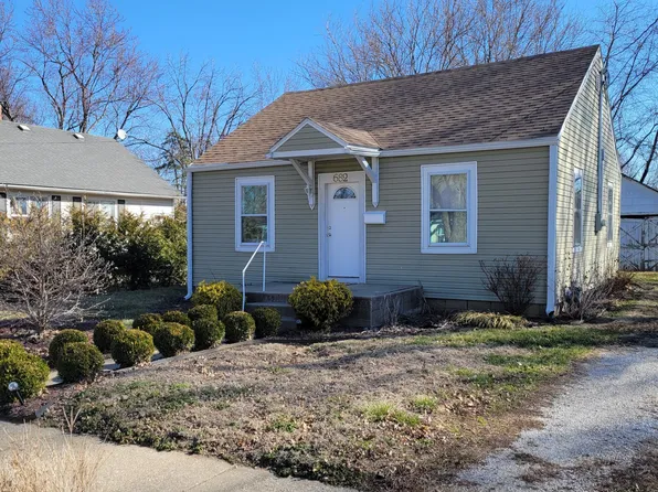 682 N Benton Ave, Marshall, MO 65340