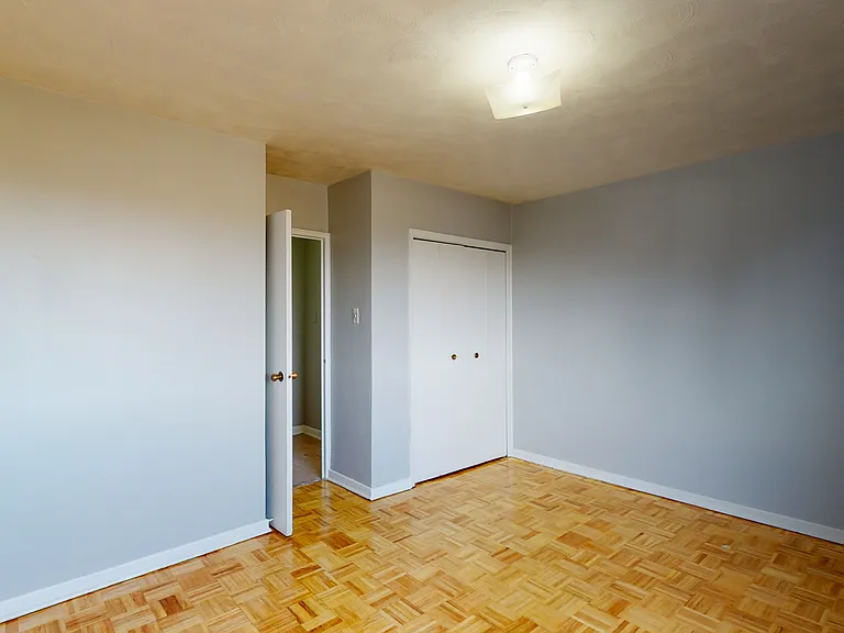 290 Nelson St — Photo 18