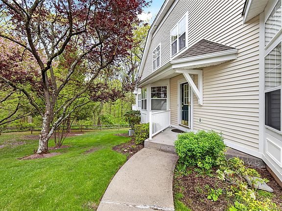 3rd image of 117 Winding Ridge Road