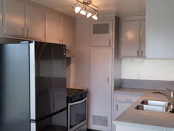 4th image of 1850 Pacific Coast Hwy APT 1