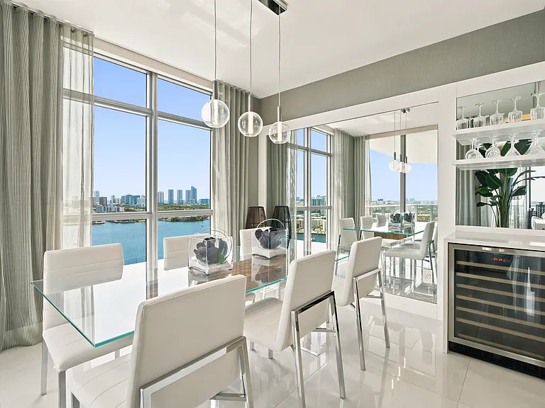 17301 Biscayne Blvd #2010 — Photo 5