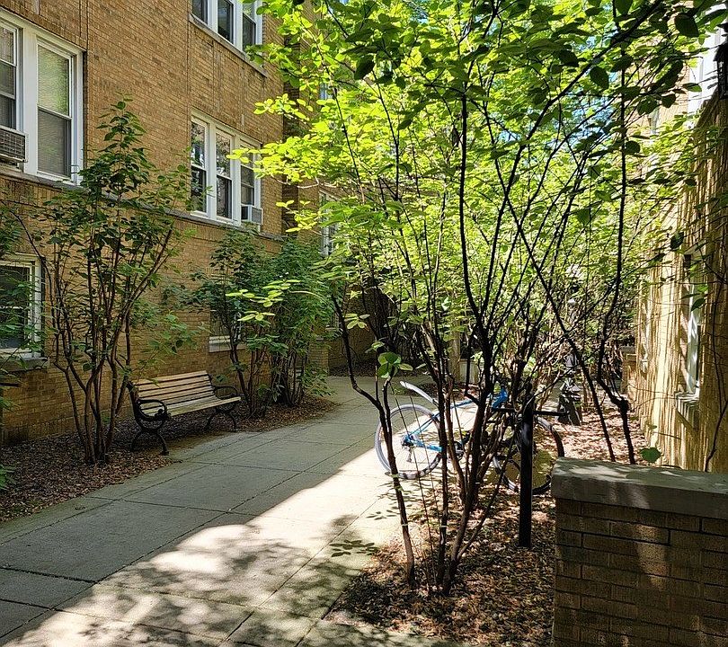 1st image of 683 W Wrightwood Ave APT 1N