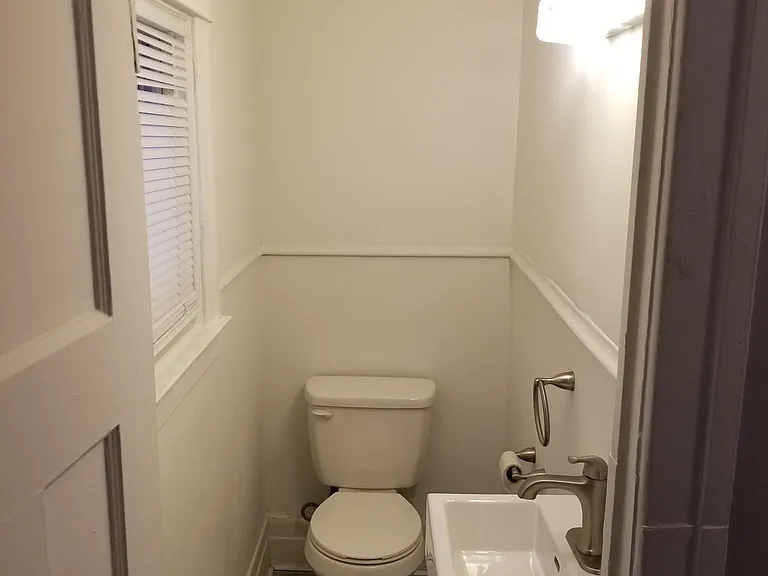 222 Eason St — Photo 7