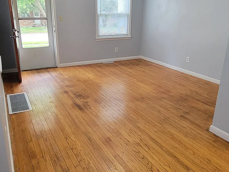 2455 Winwood Ave — Photo 4