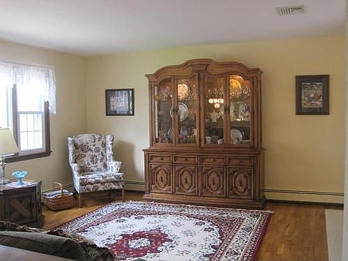 5th image of 6 Silver Fox Ln