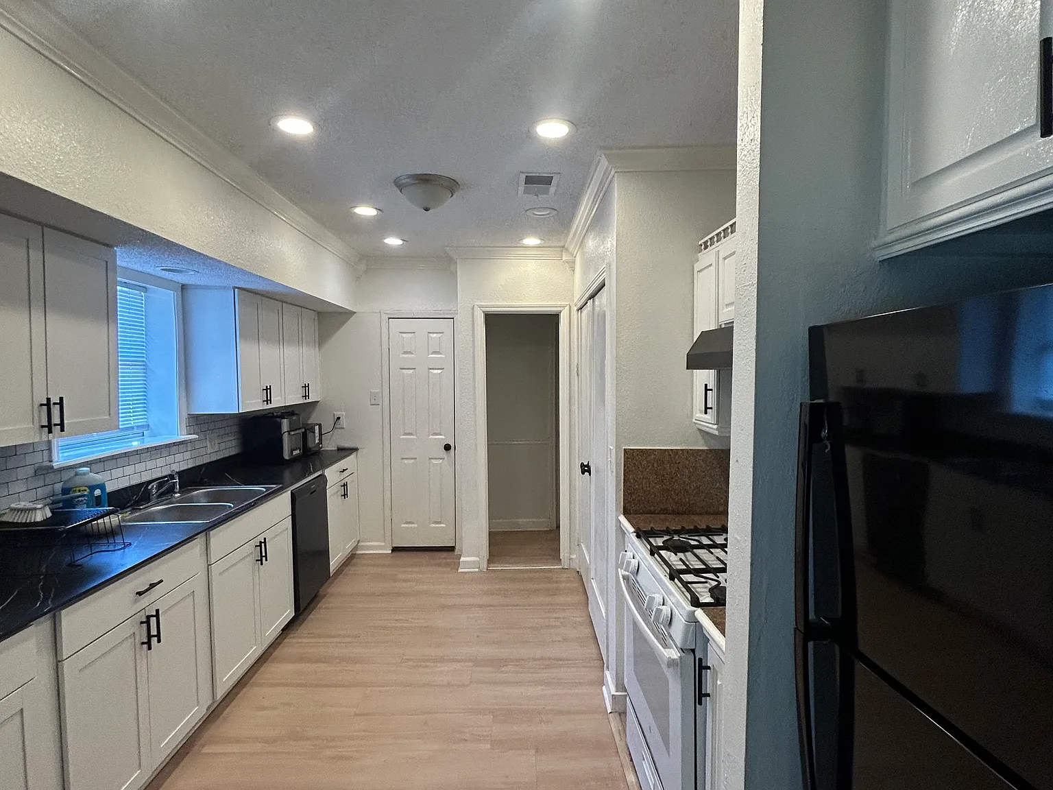 3 bed, 1400 sqft, $850 — Photo 3