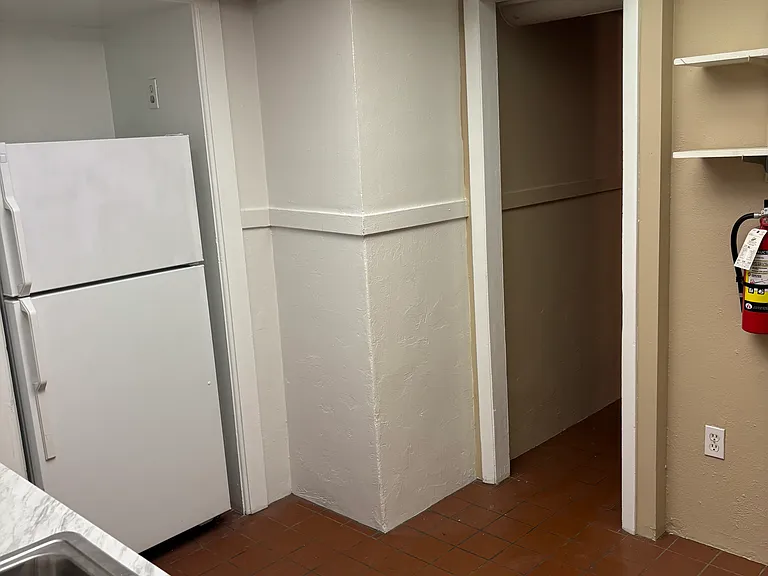 725 N Corona St #6 — Photo 10