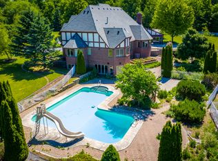 6913 Alpine Dr, West Bend, WI 53090