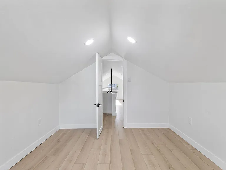 upper bedroom #4