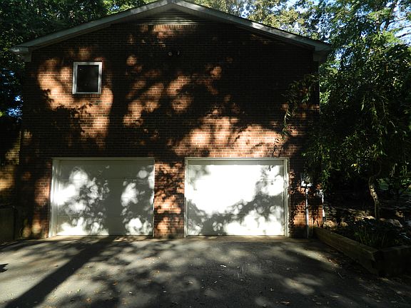 5th image of 5510 Meadowvale Dr
