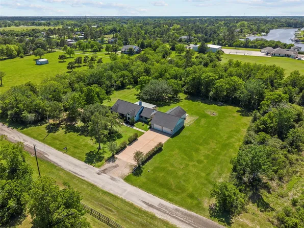 5018 Starboard Ln, Dickinson, TX 77539
