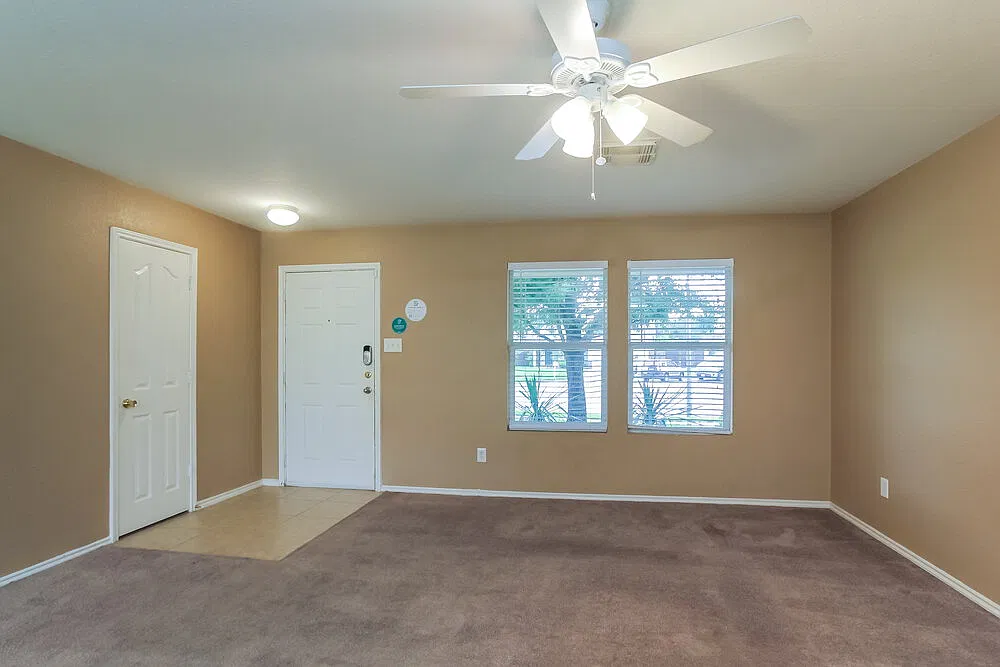 3 bed, 2.5 bath, 2060 sqft, $1,960 — Photo 4