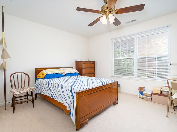 5th image of 10S431 Carrington Cir #D