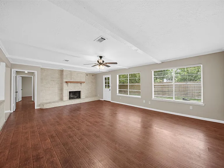 16306 Forest Bend Ave — Photo 4