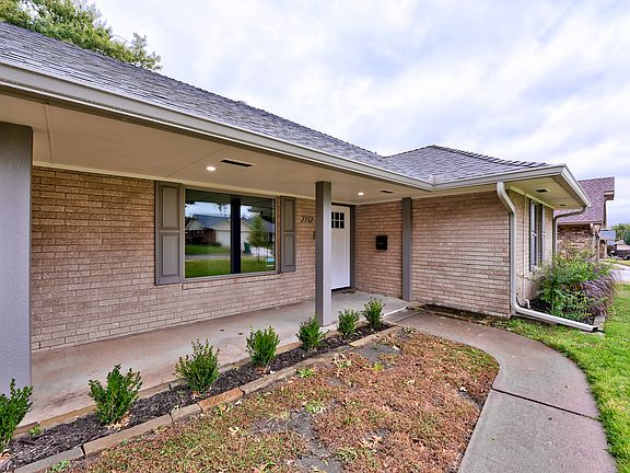 5th image of 2712 N Meridian Pl