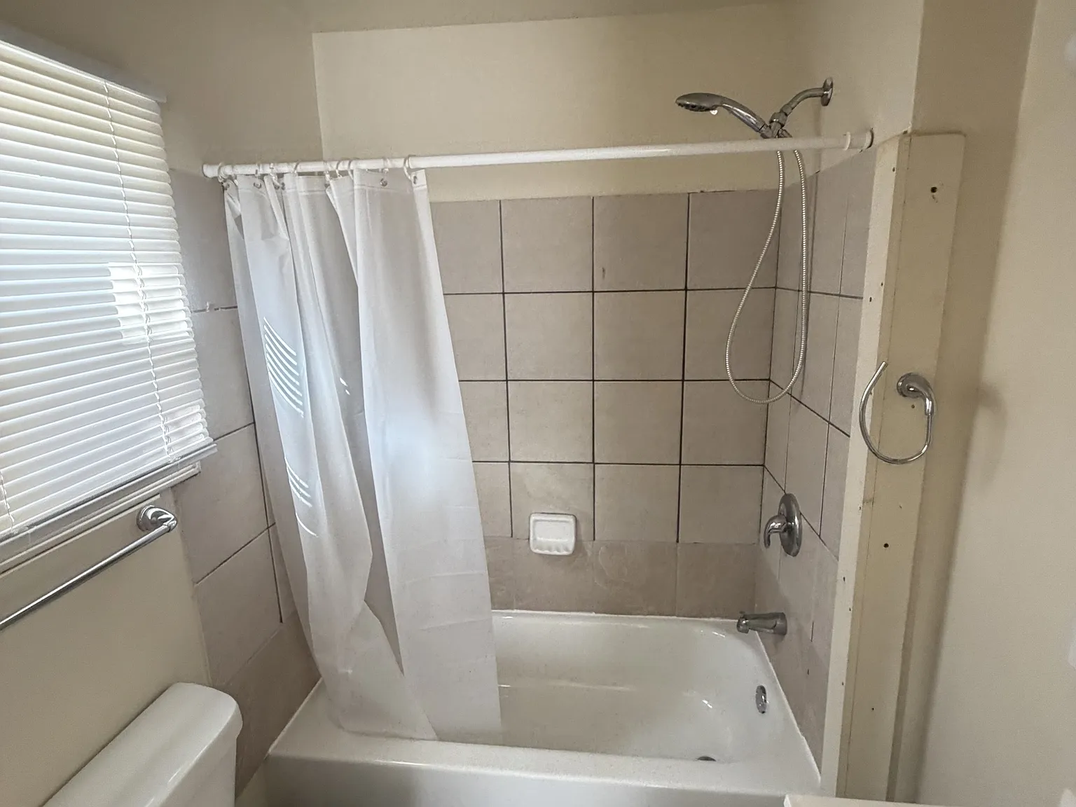 1104 Sherwood Avenue - 3 — Photo 3