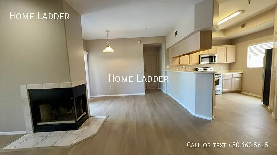 Excellent 2 Bedroom 2 Bath Condo With New Flooring and Paint in Tempe! — Photo 4