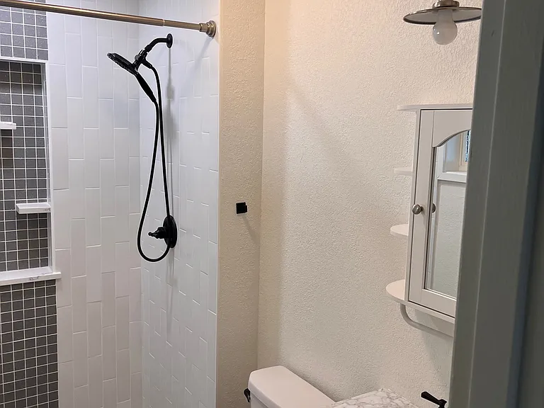 1071 S Holly St — Photo 16