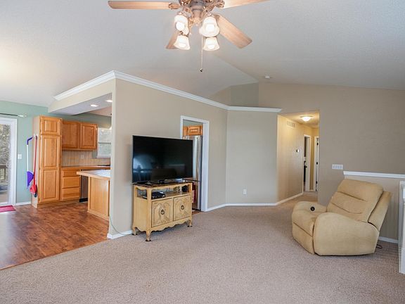 4th image of 1832 N Columbine Cir