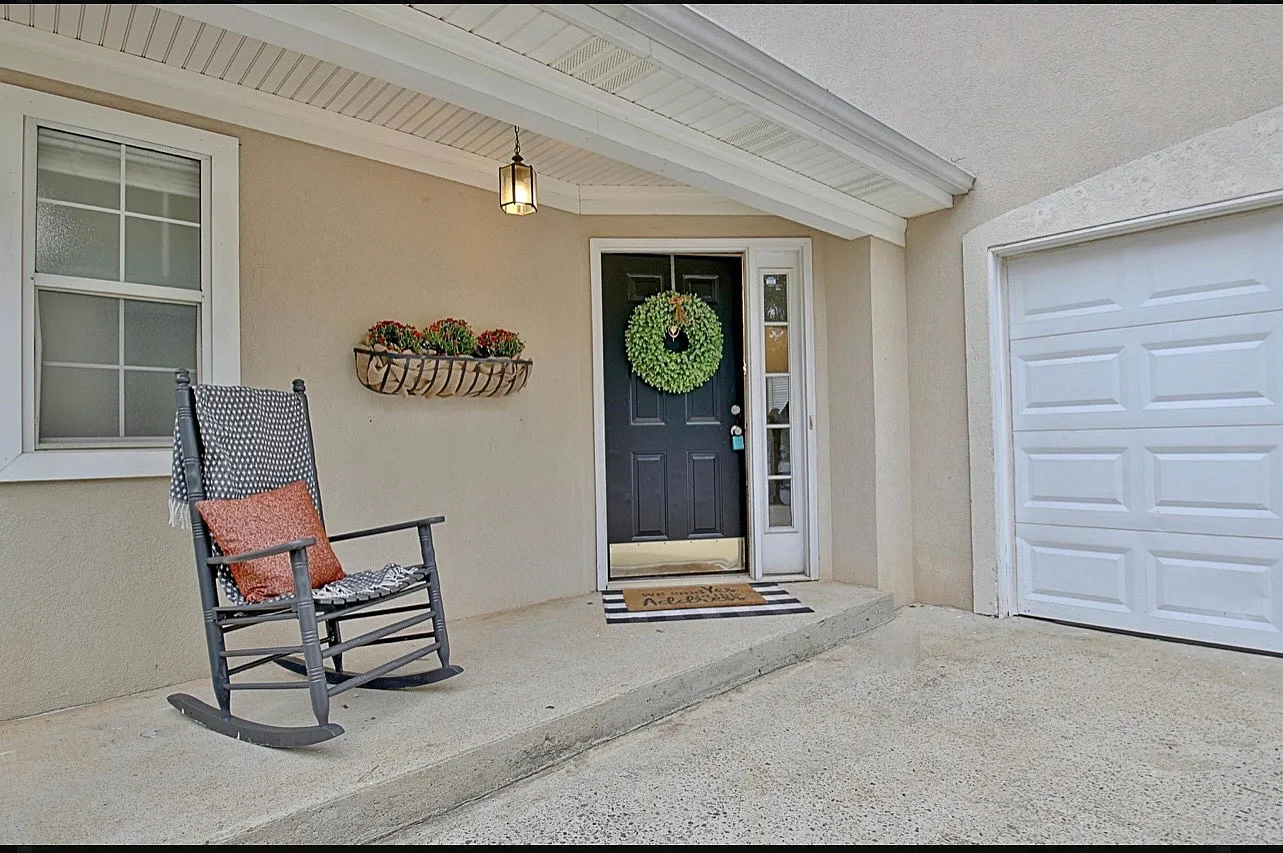 148 S Fairfield Dr — Photo 2