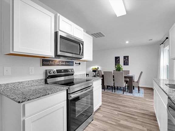 4th image of 323 Long Grove Ln