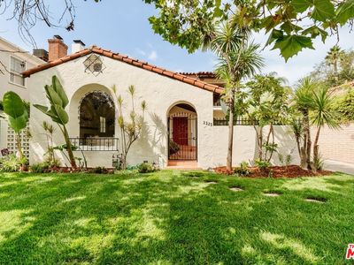 3325 Lowry Rd, Los Angeles, CA, 90027