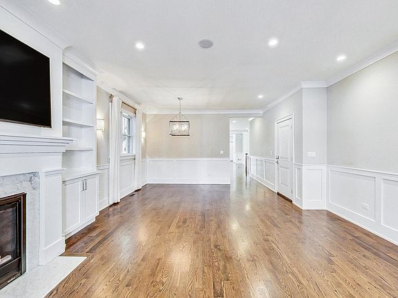 5th image of 3729 N Wilton Ave APT 1N