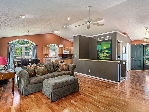 4th image of 7949 Rolling Meadows Dr