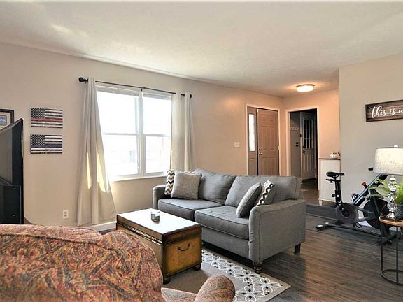 3rd image of 663 Glenmoor Dr