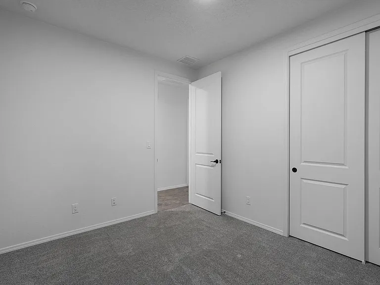 4017 Silver Springs Rd NE — Photo 22
